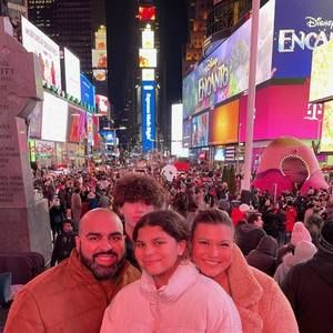 Meet your Posher, Mona